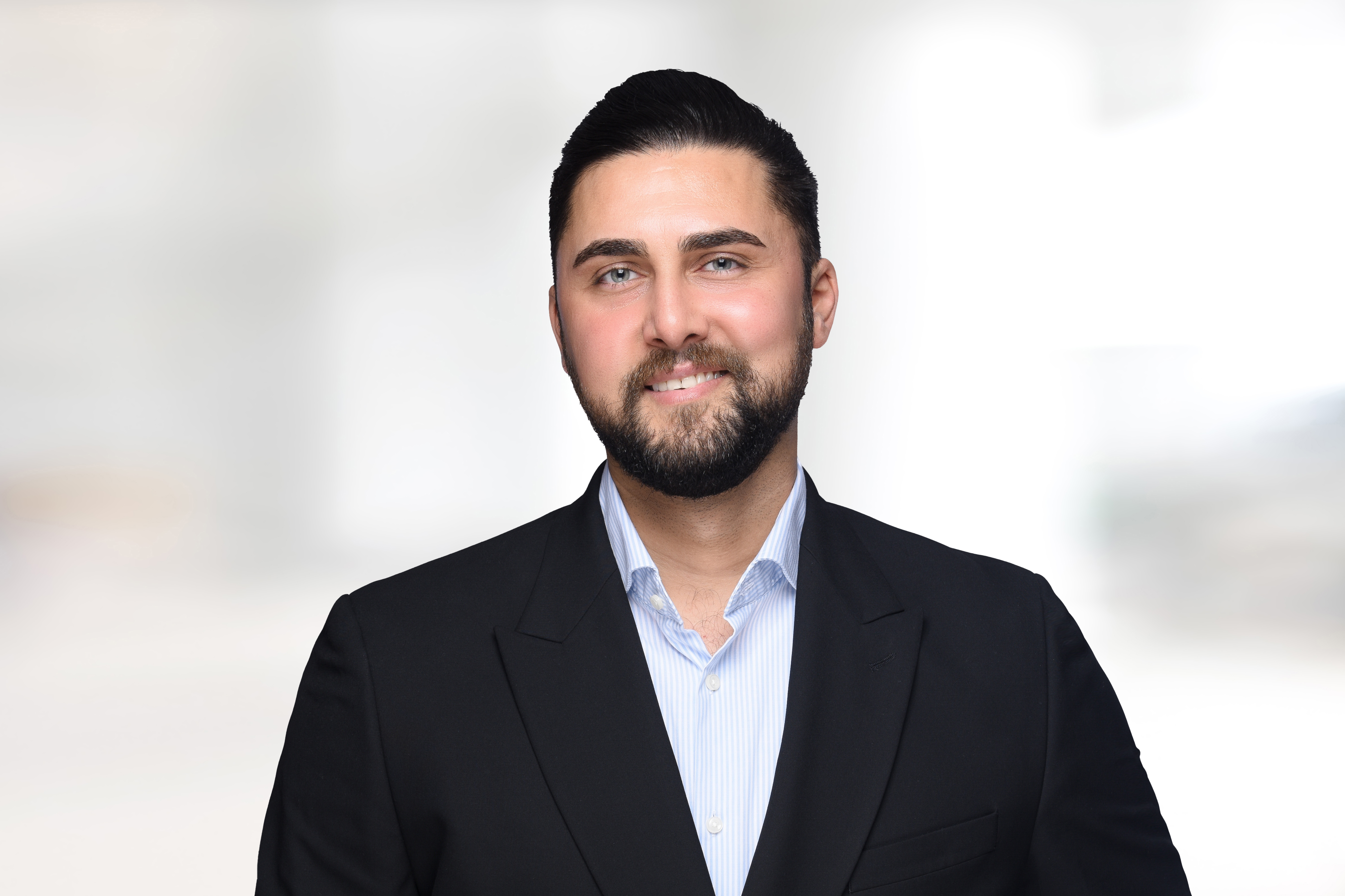 Porträtfoto von Izzet Yagli