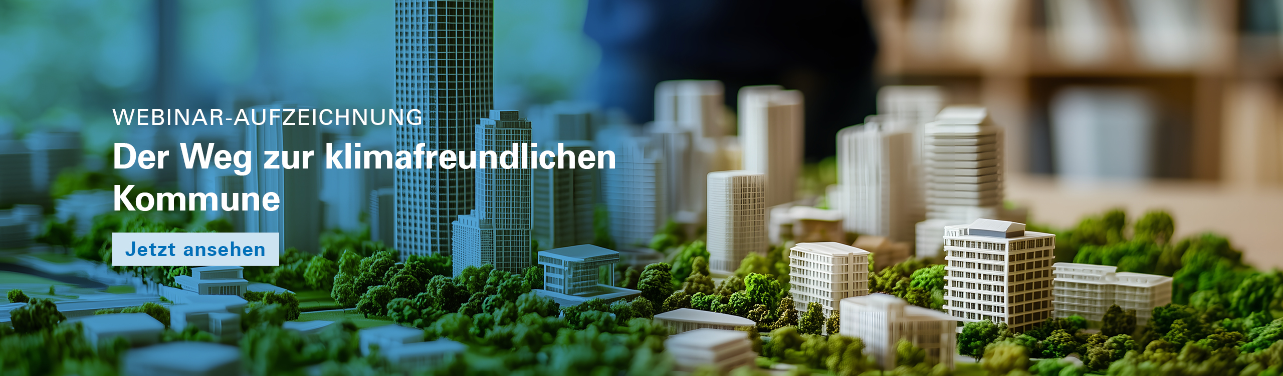Miniaturstadt mit Datum und Titel des Webinars
